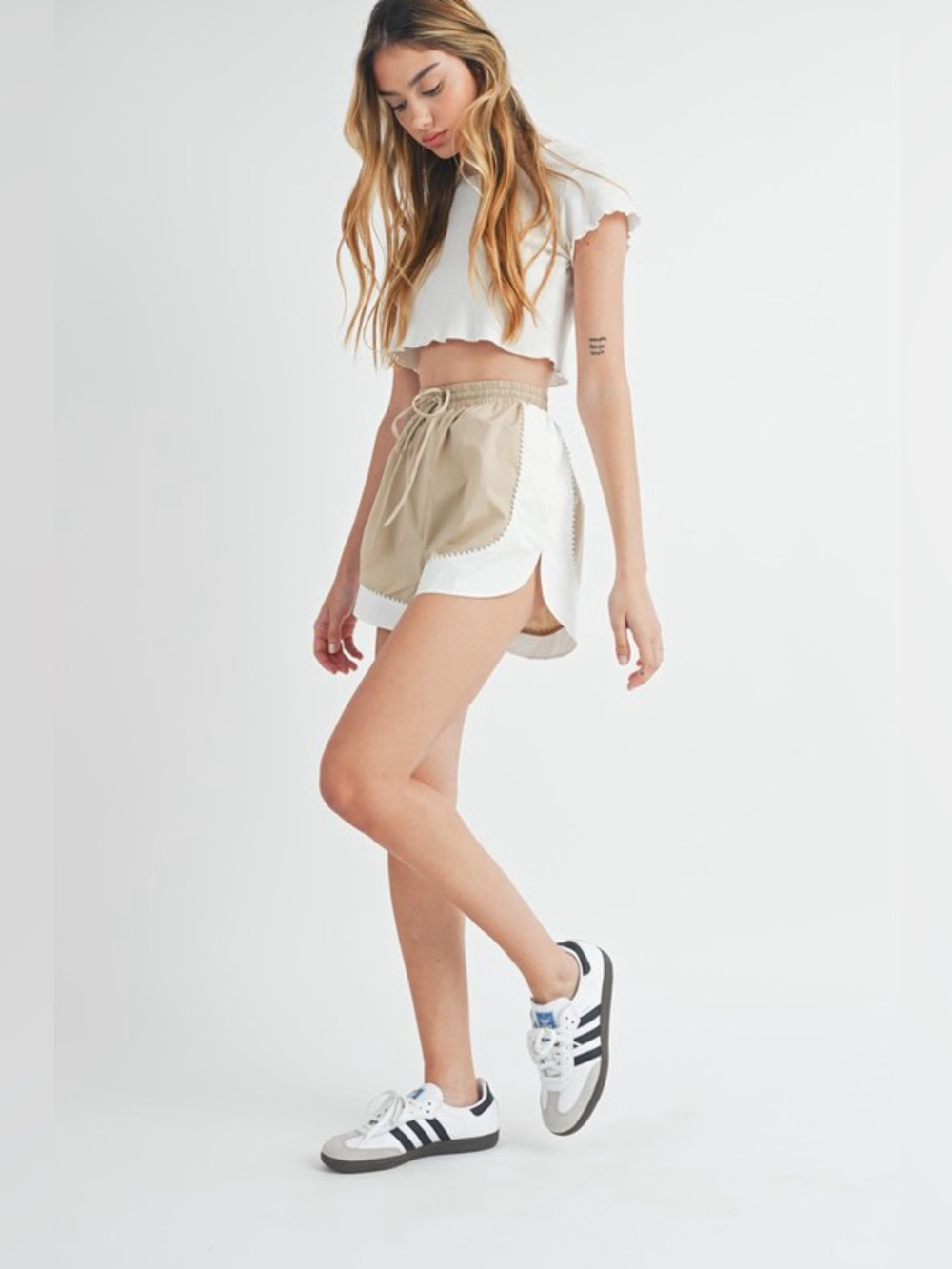 MABLE Drawstring Waist Contrast Trim Detail Shorts - Picture 7 of 7